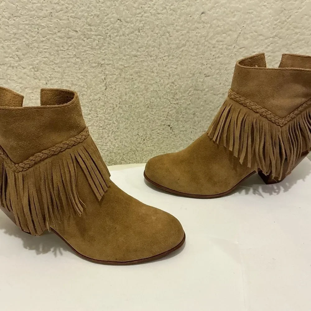 NWOB Gianni Bini Tan Suede Fringe Ankle Boots